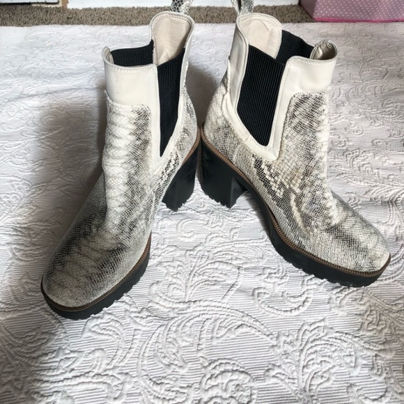 Chinese Laundry Good Day Y2K Chunky Lug Snake Skin Ankle Boots - Picture 2 of 7